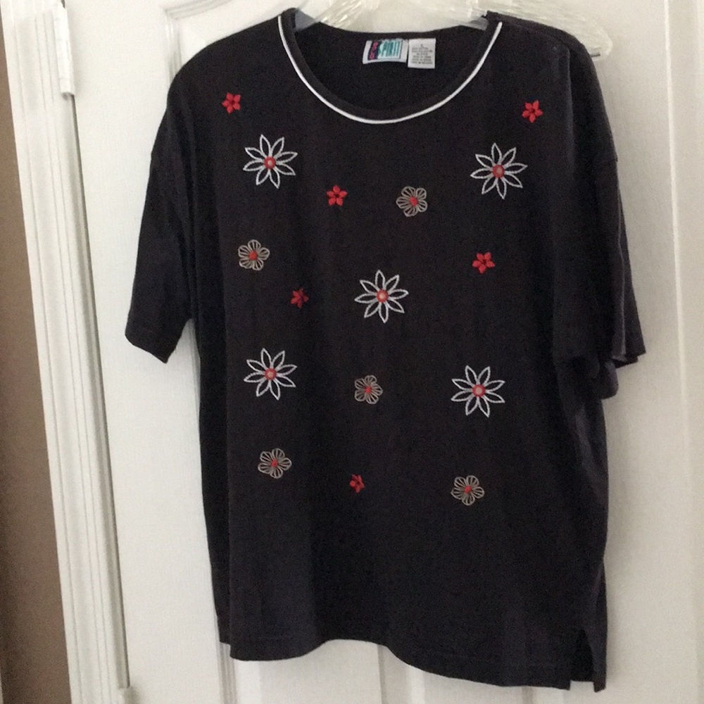 FINAL MARKDOWN Ladies bold spirit tee large